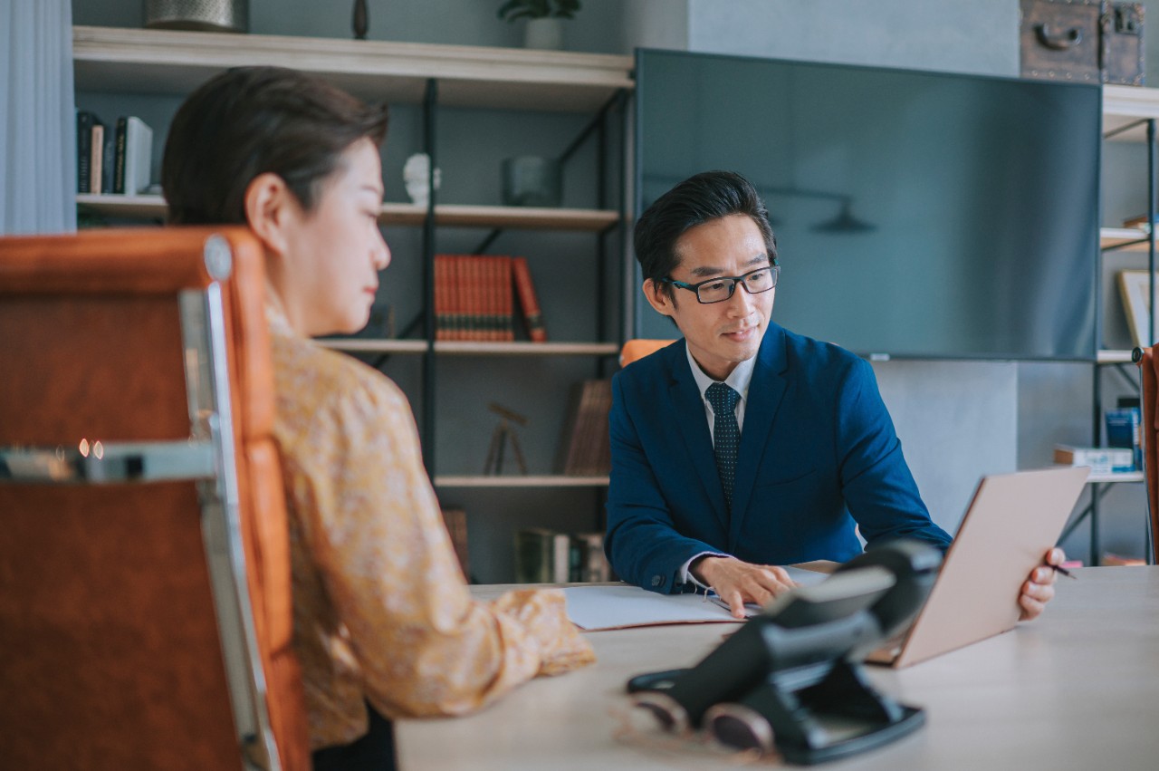 two people having a business meeting