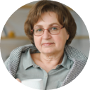 A portrait of participant persona Linda, a human resources manager preparing for retirement who’s focused on financial wellness and planning for health care costs.